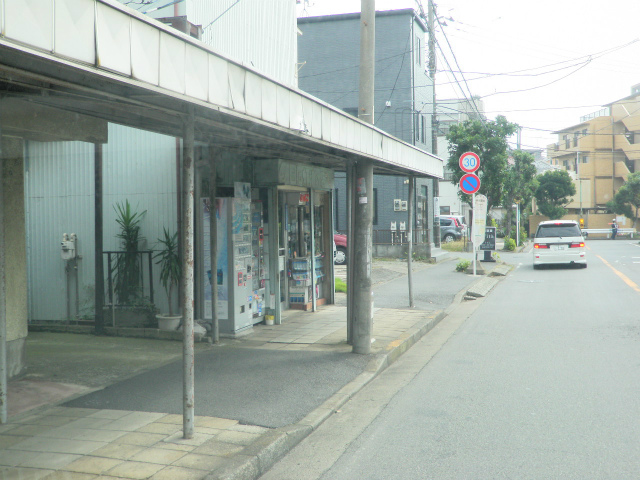 保育園前バス停前