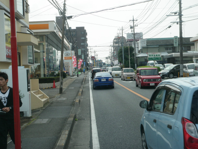 トヨタカローラ店前