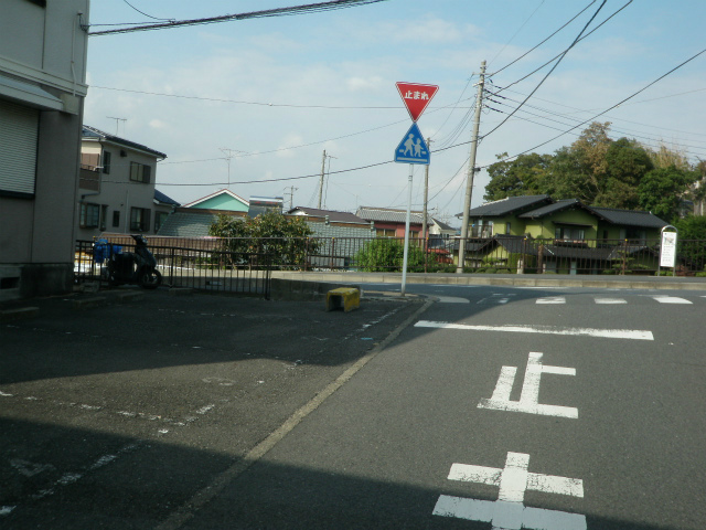 サニーコート泉駐車場前