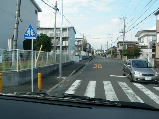 県営住宅1号棟前
